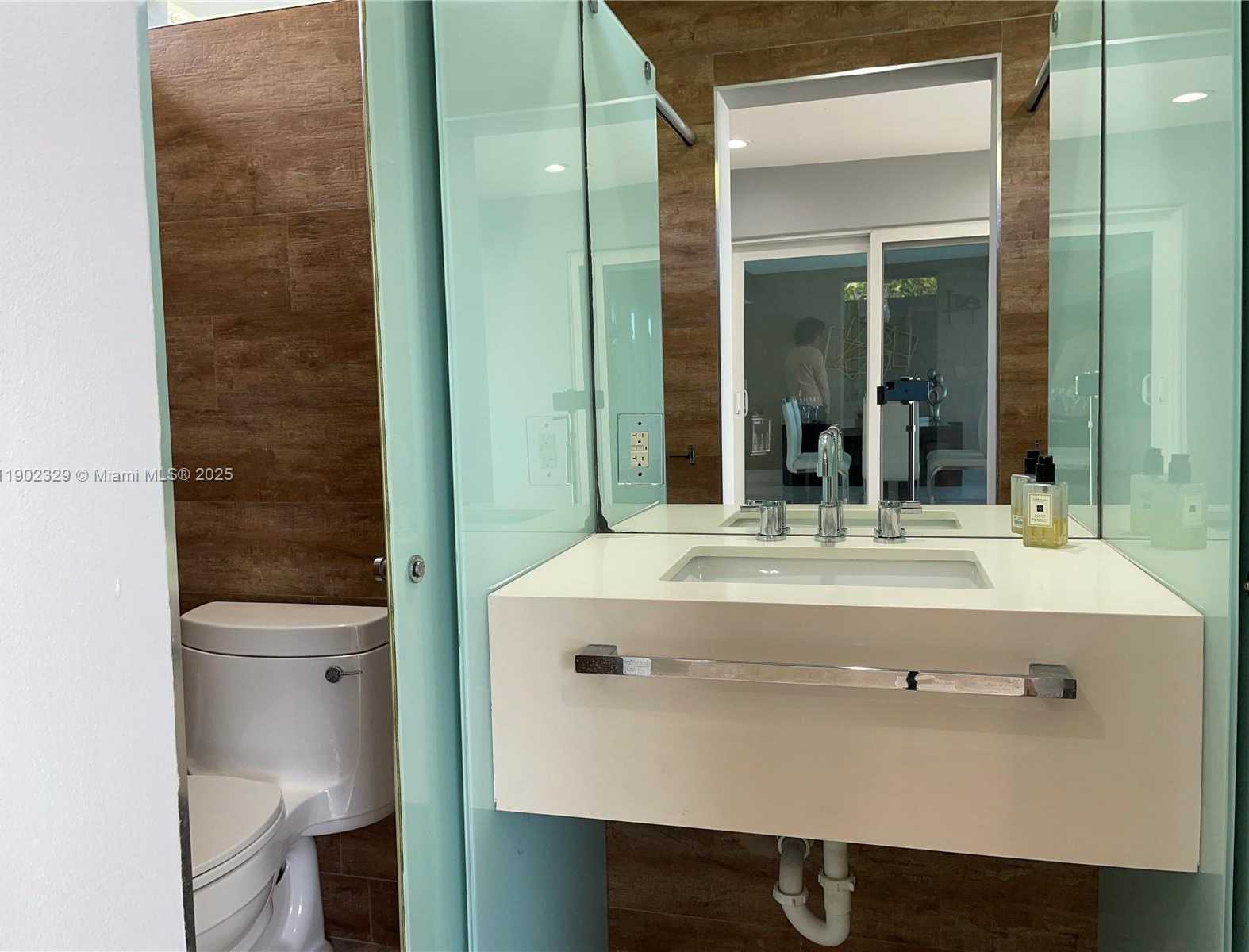 Small Image of 404 COCONUT ISLE DR, Fort Lauderdale Number 36