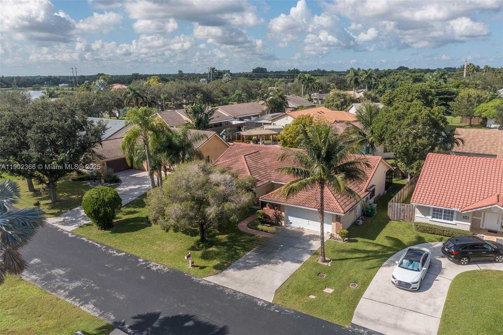 Small Image of 5641 THISTLEDOWN TER, Davie Number 3