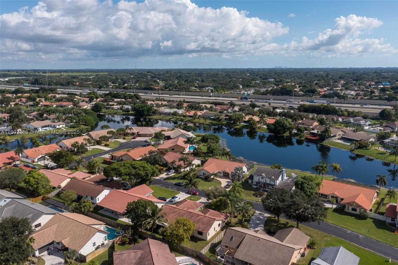 Small Image of 5641 THISTLEDOWN TER, Davie Number 35