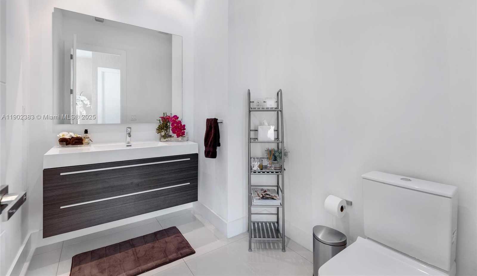 Small Image of 10580 NORTH WEST 67TH TER, Doral Number 11