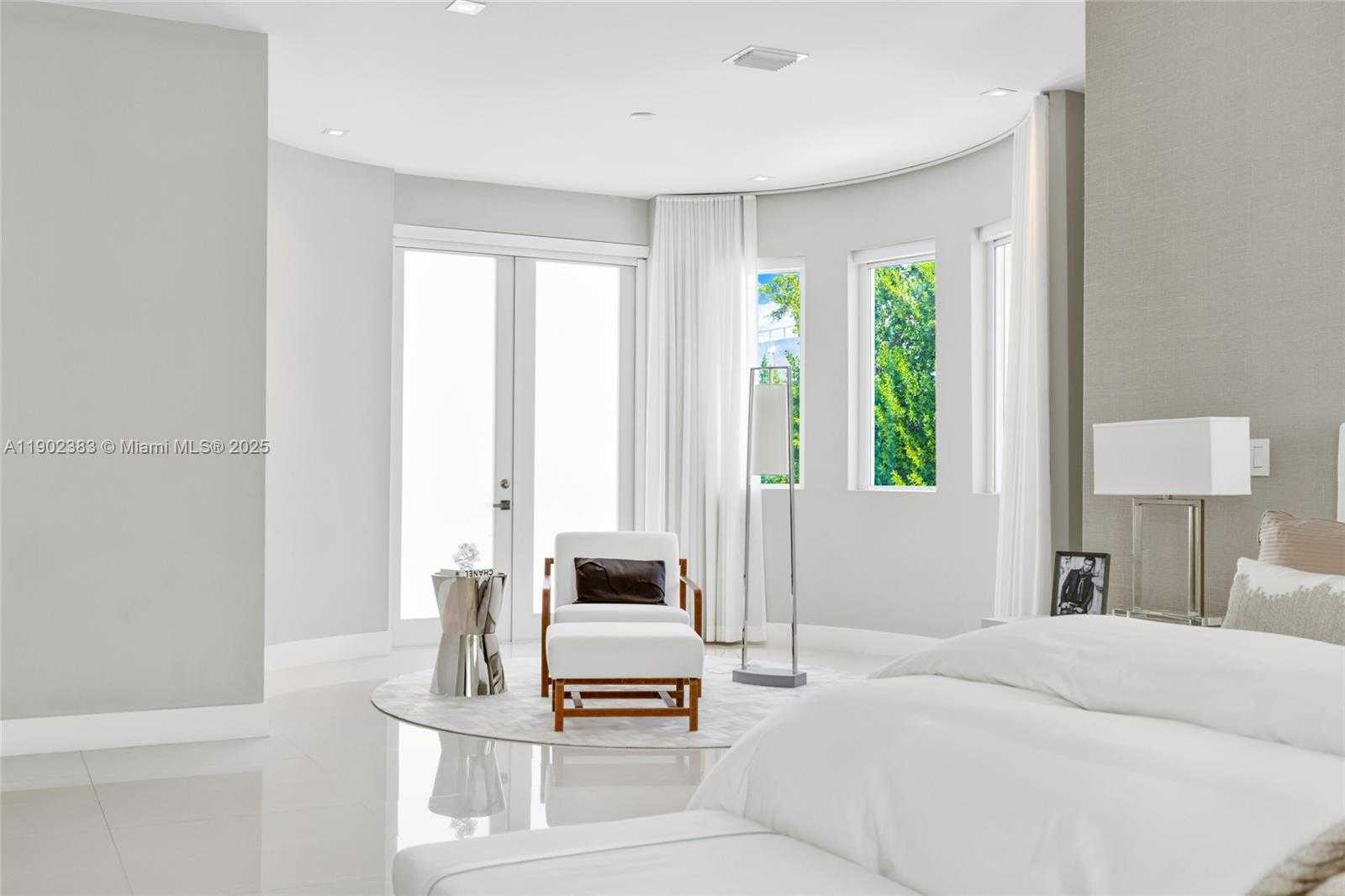 Small Image of 10580 NORTH WEST 67TH TER, Doral Number 15