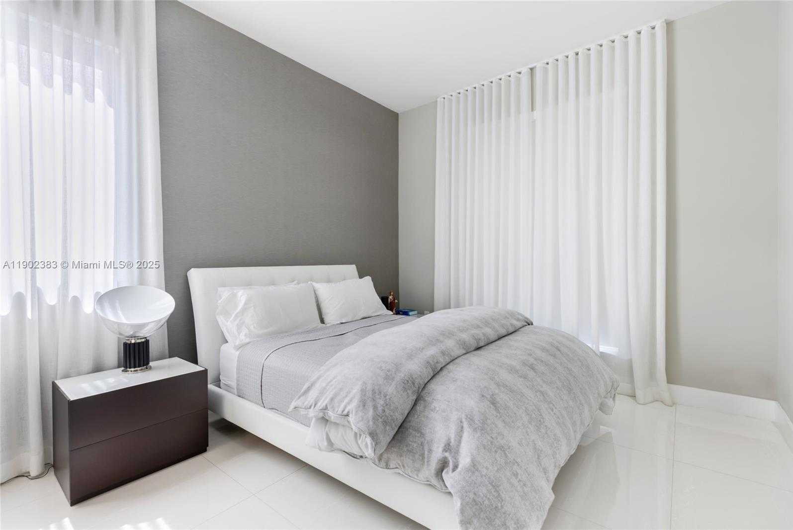 Small Image of 10580 NORTH WEST 67TH TER, Doral Number 23