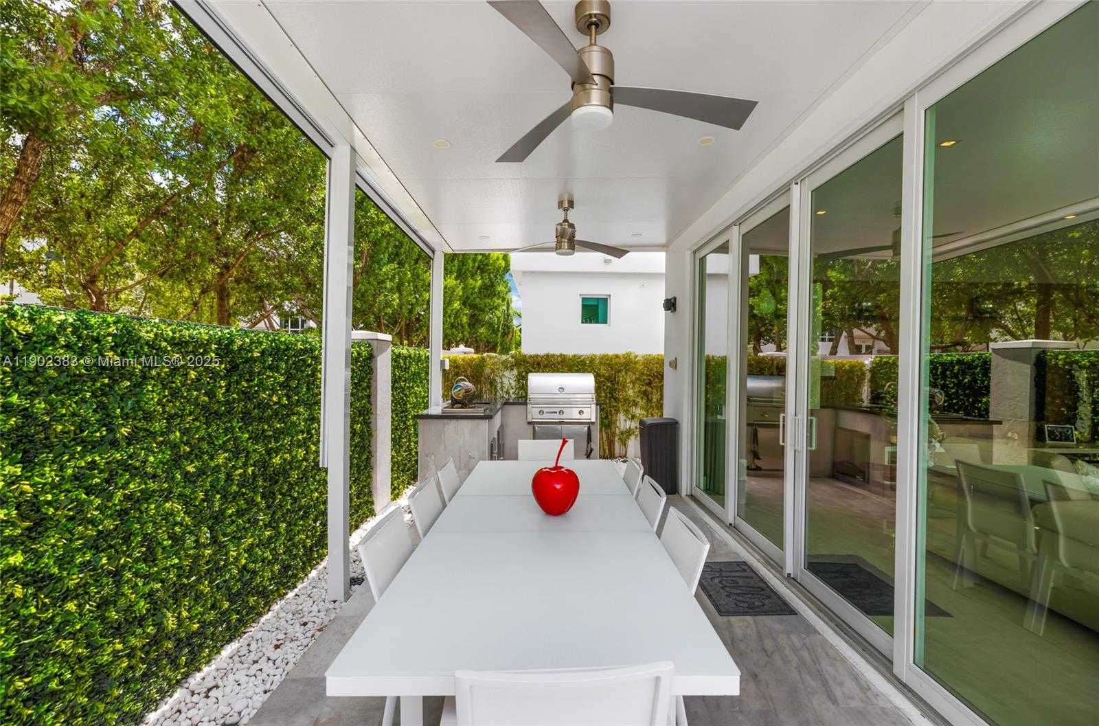 Small Image of 10580 NORTH WEST 67TH TER, Doral Number 31