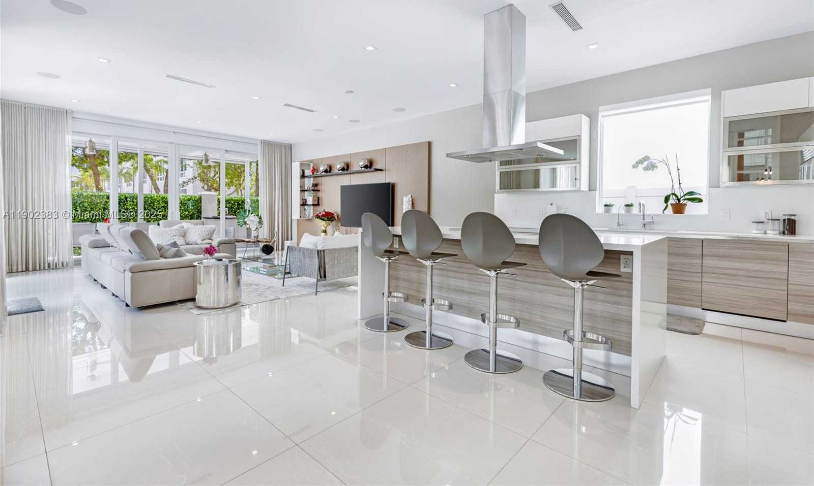 Small Image of 10580 NORTH WEST 67TH TER, Doral Number 5