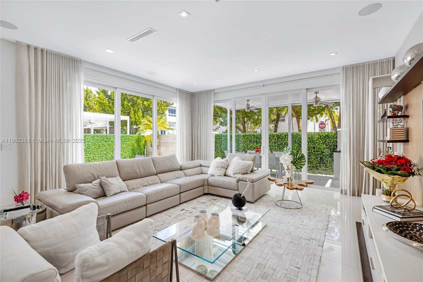 Small Image of 10580 NORTH WEST 67TH TER, Doral Number 8