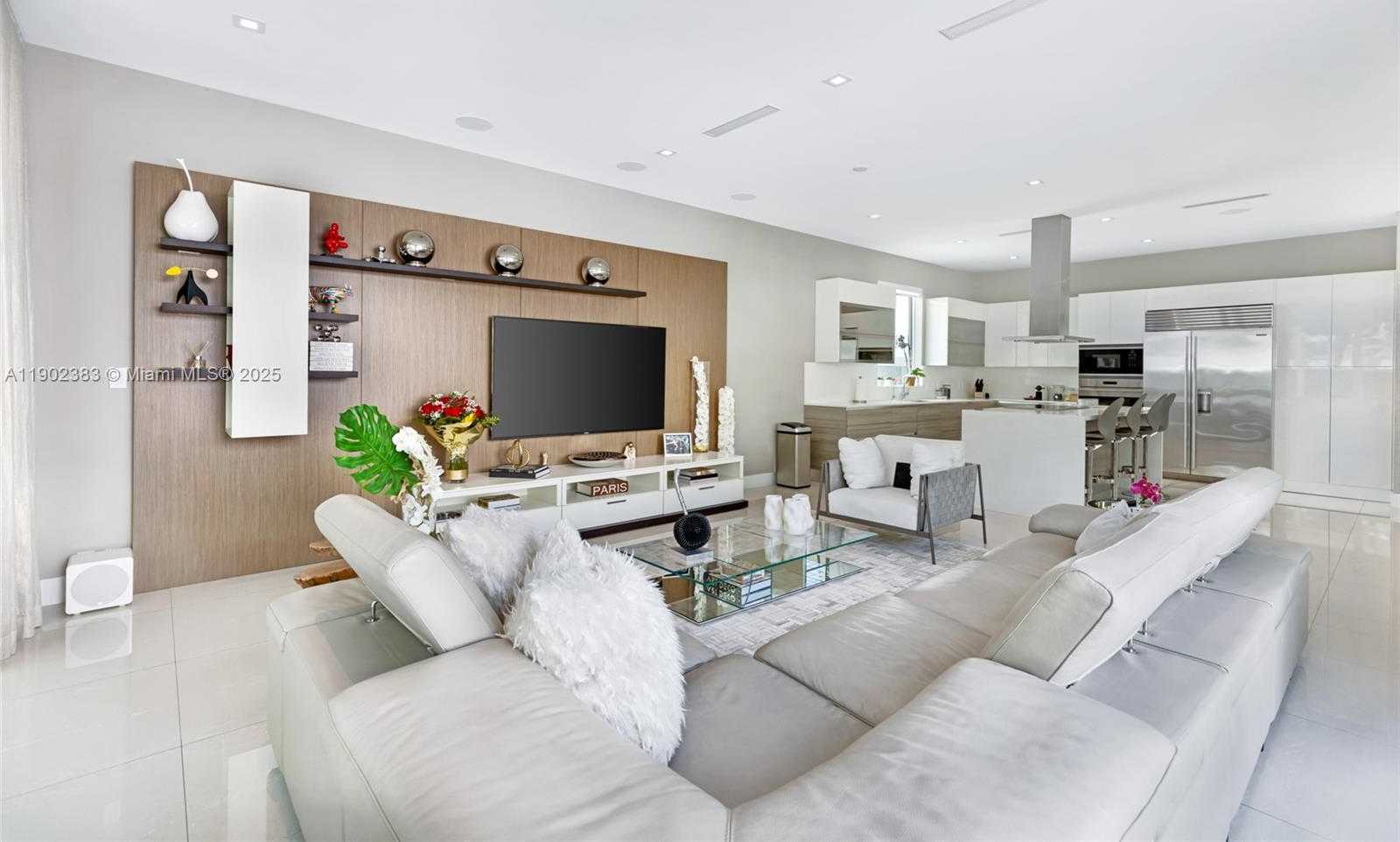 Small Image of 10580 NORTH WEST 67TH TER, Doral Number 9