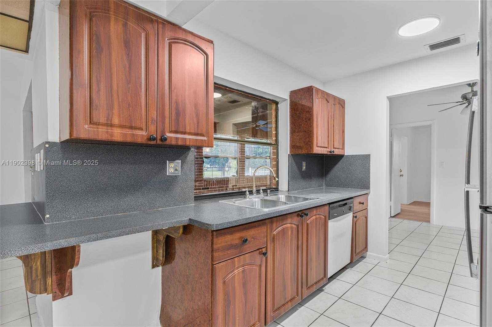 Small Image of 2020 NORTH WEST 47TH AVE, Lauderhill Number 12