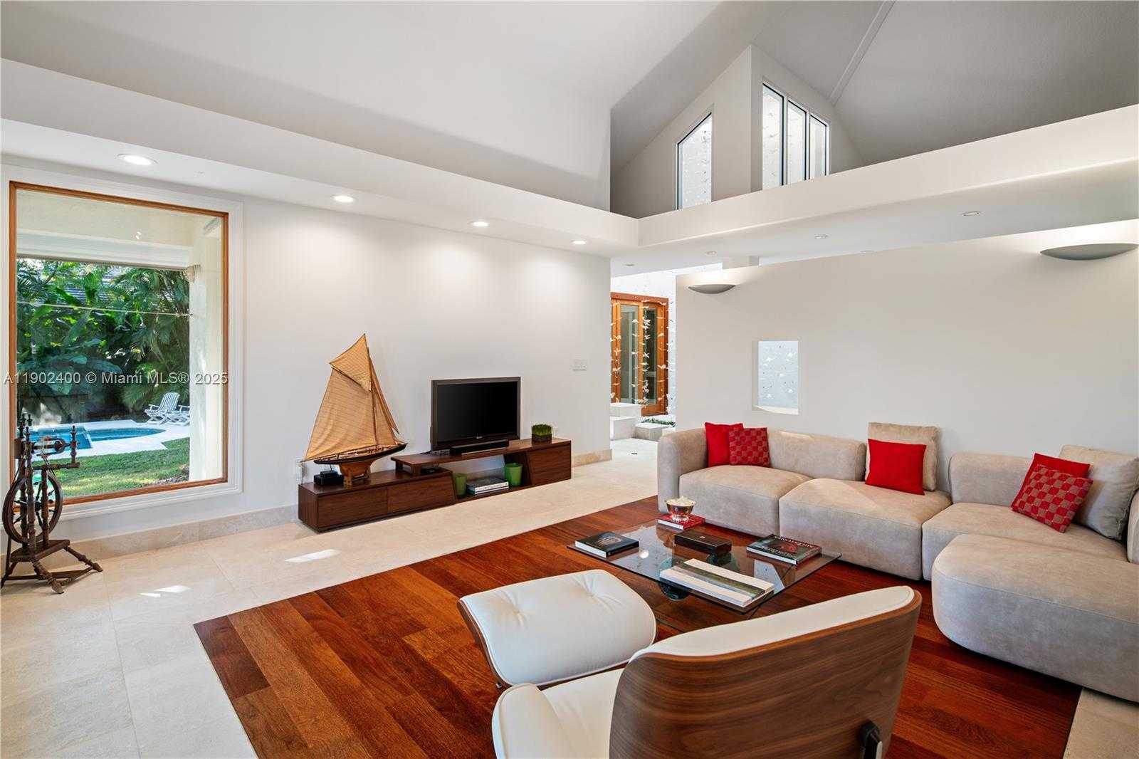 Imagen de Pequeño Objeto