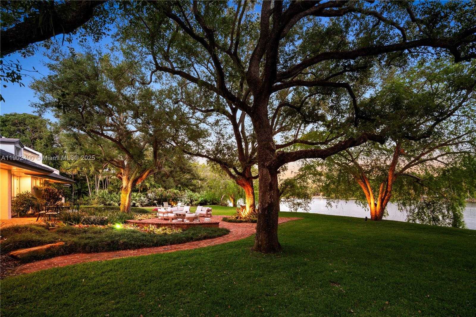 Imagen de Pequeño Objeto