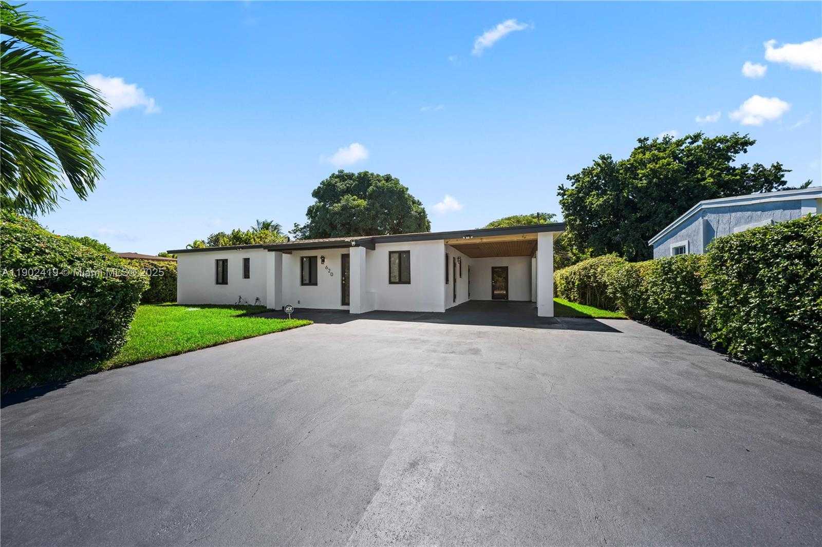 Small Image of 620 NORTH WEST 194TH ST, Miami Gardens Number 2