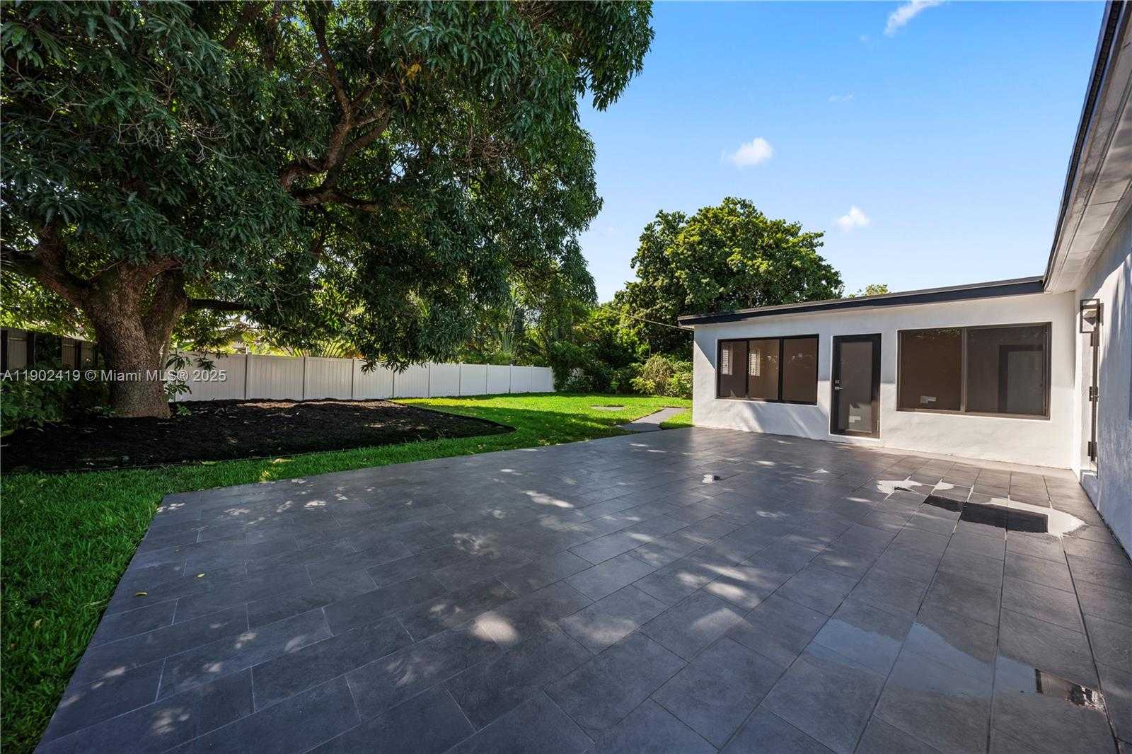 Small Image of 620 NORTH WEST 194TH ST, Miami Gardens Number 24