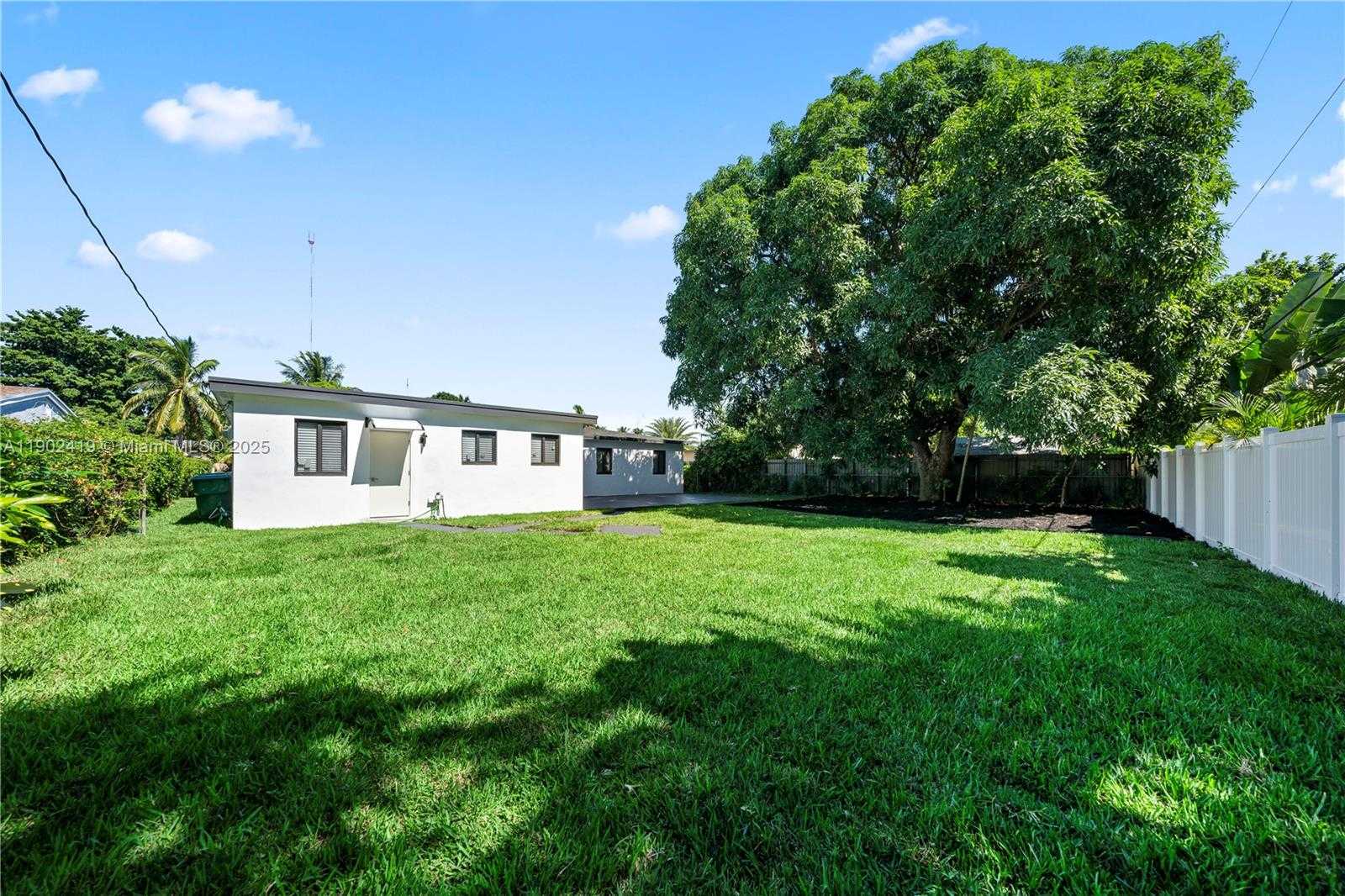 Small Image of 620 NORTH WEST 194TH ST, Miami Gardens Number 25