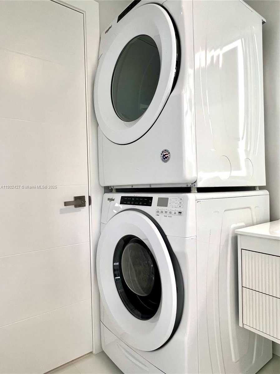 Small Image of 6417 FLETCHER ST, Hollywood Number 10