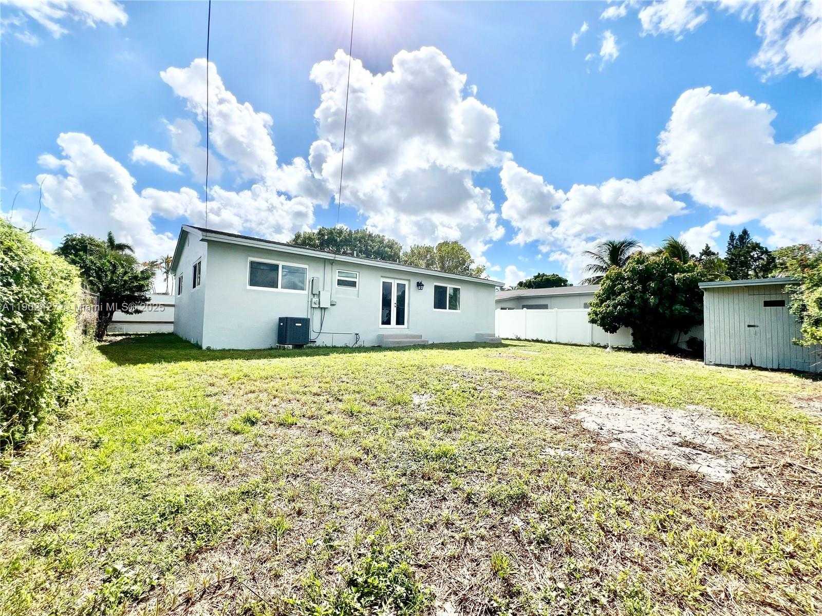 Small Image of 6417 FLETCHER ST, Hollywood Number 16