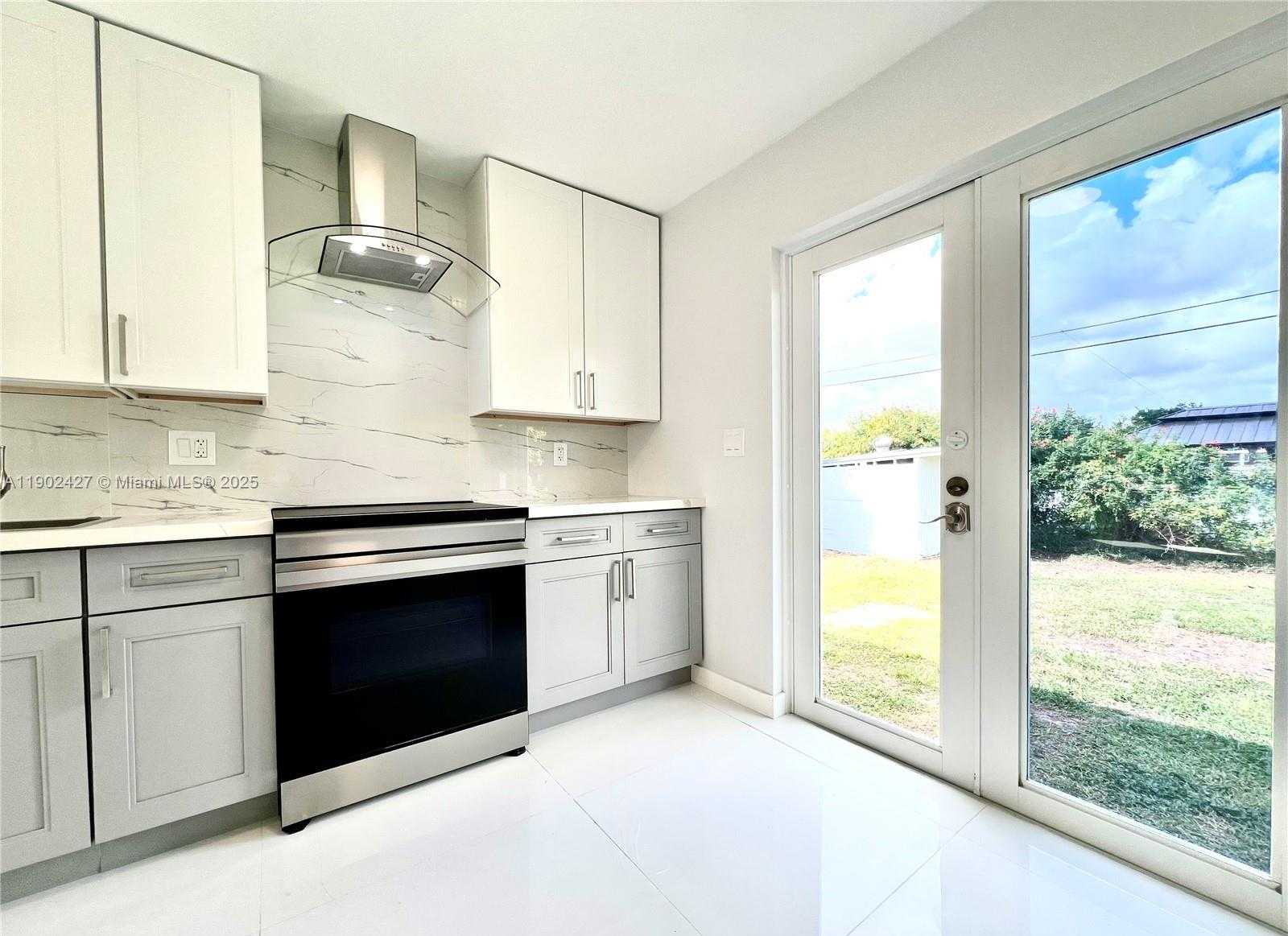 Small Image of 6417 FLETCHER ST, Hollywood Number 17