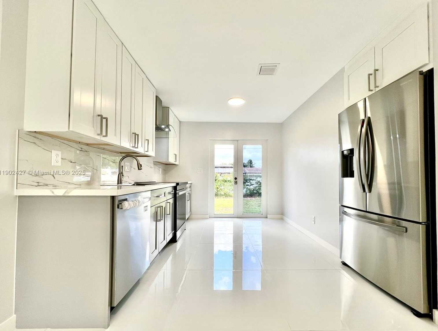 Small Image of 6417 FLETCHER ST, Hollywood Number 3