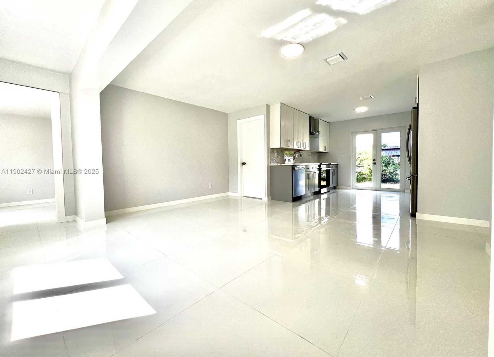 Small Image of 6417 FLETCHER ST, Hollywood Number 5