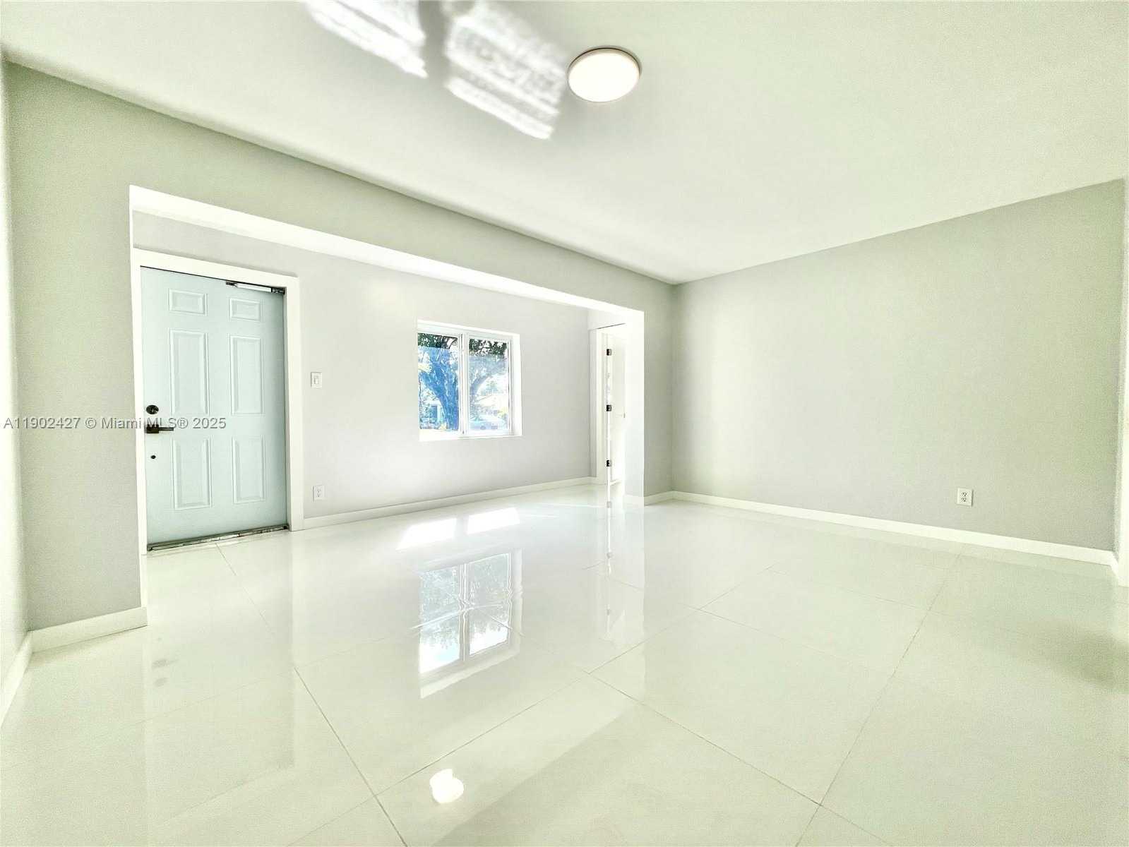 Small Image of 6417 FLETCHER ST, Hollywood Number 7