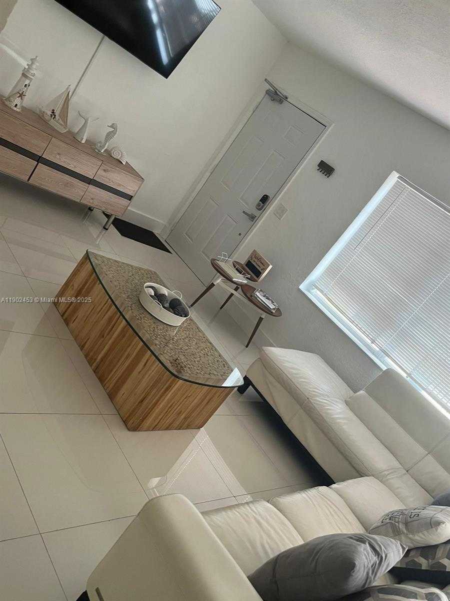 Small Image of 351 EAST 35TH ST, Hialeah Number 3