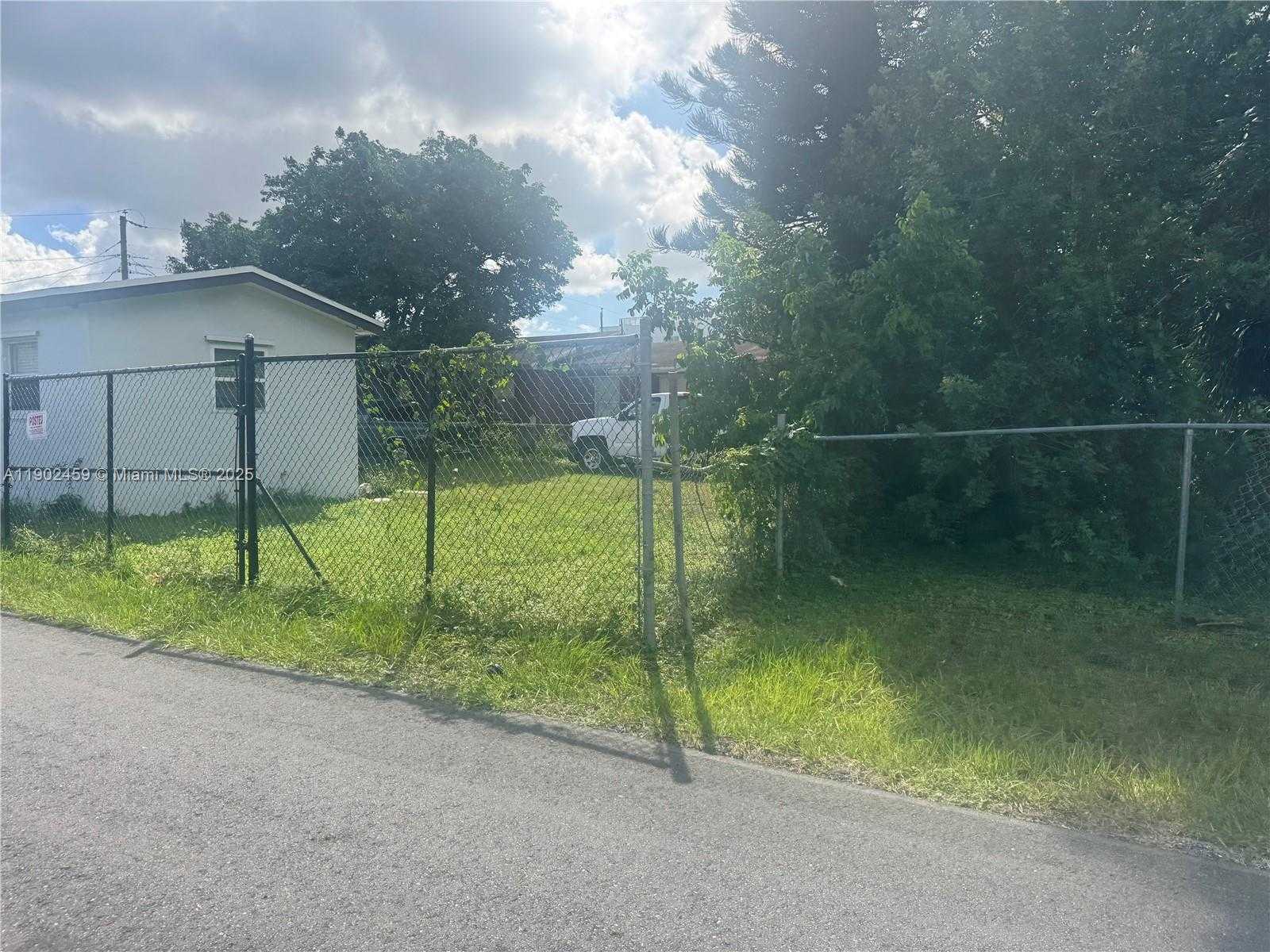 Small Image of 1430 NORTH WEST 7TH ST, Fort Lauderdale Number 4