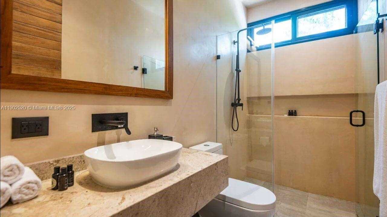 Small Image of 29 AV KUKULKAN, ZONA 15, TULUM, Out of City Number 7