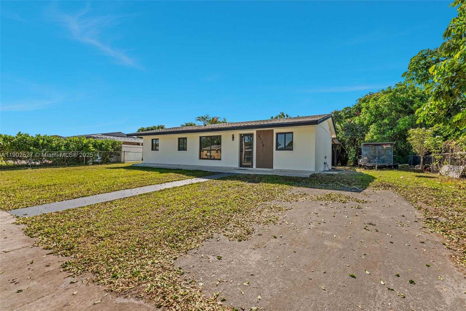 Small Image of 4520 NORTH WEST 198TH ST, Miami Gardens Number 2