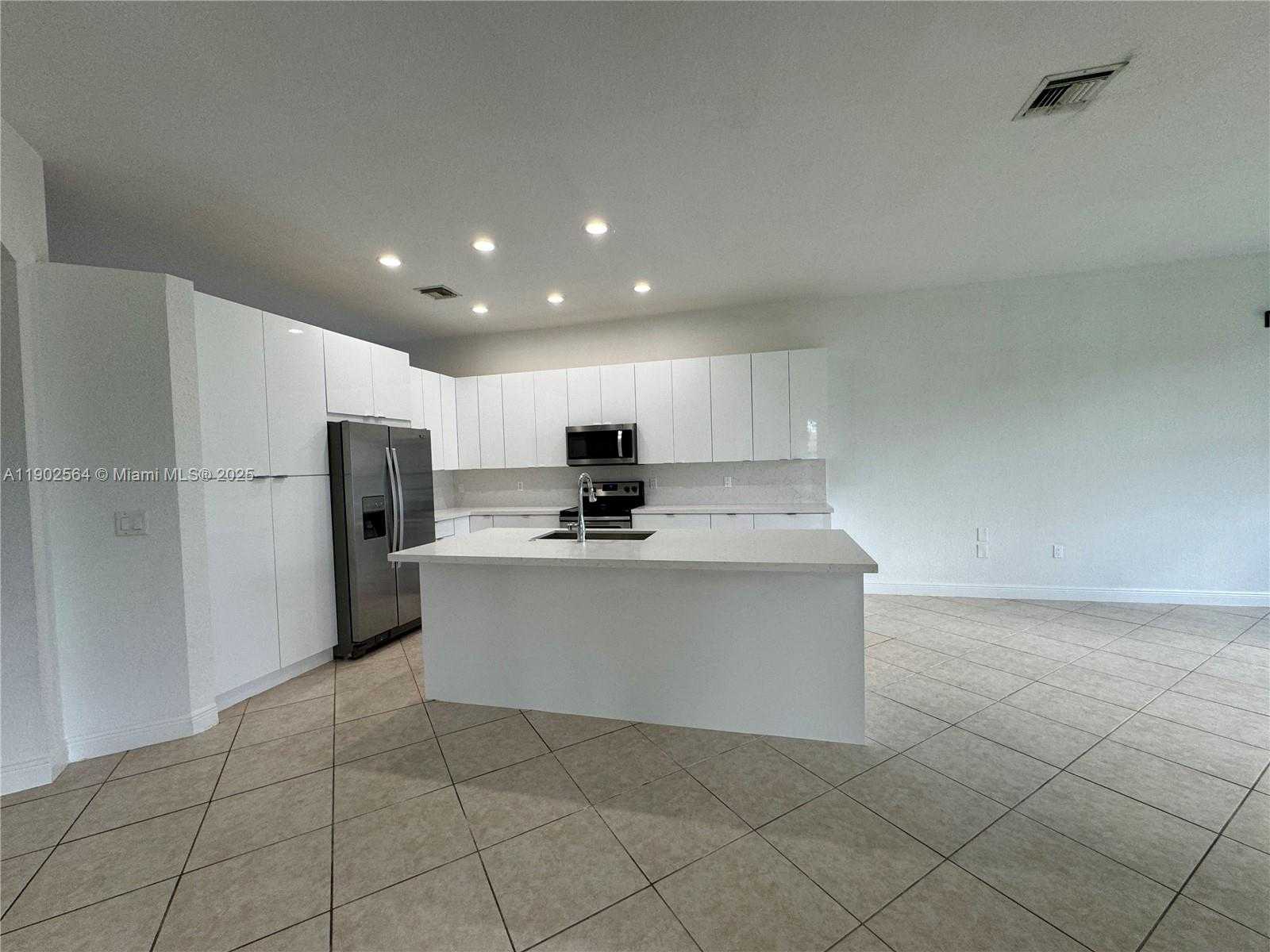 Small Image of 4337 LAUREL PL, Weston Number 10