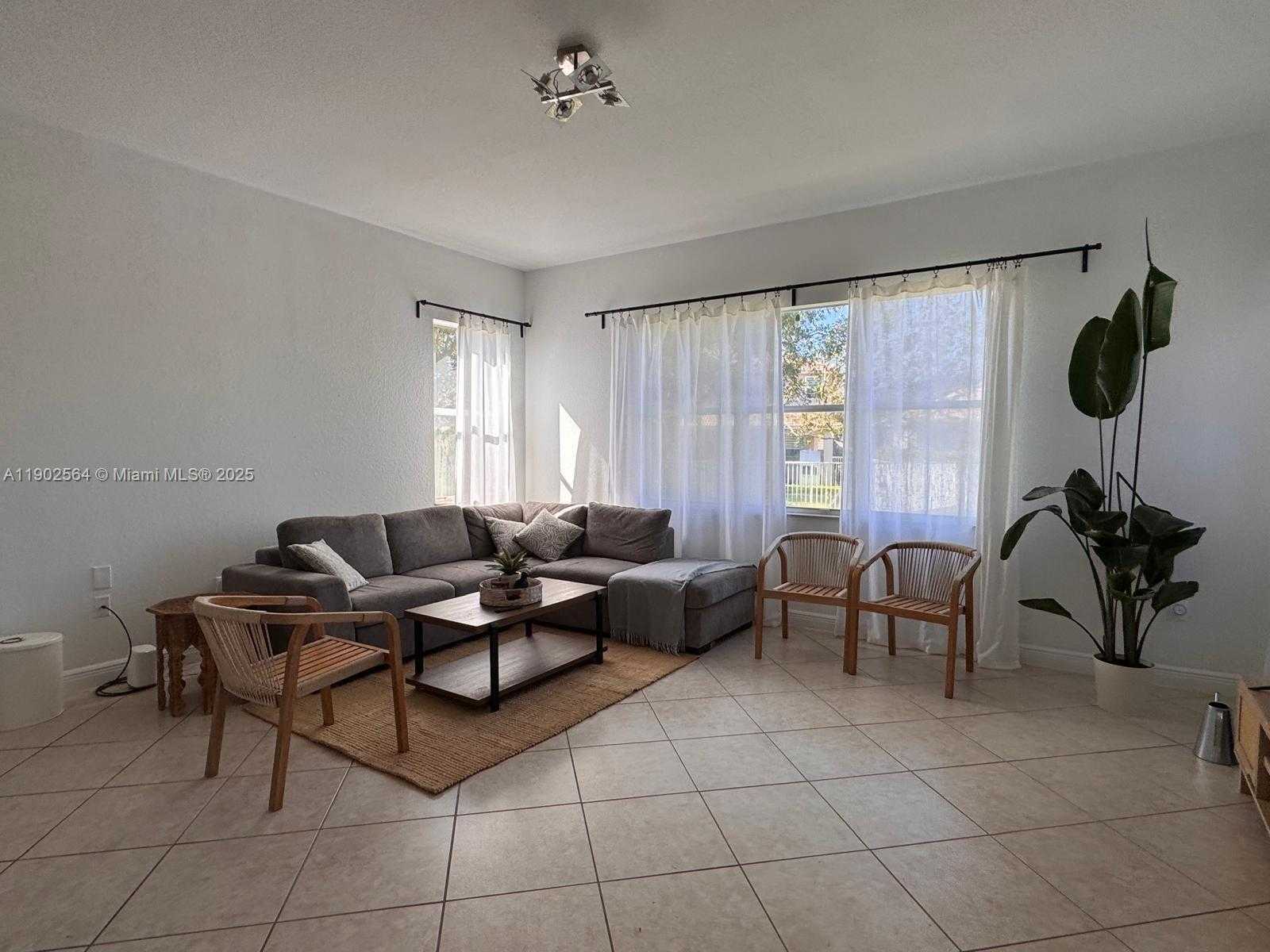 Small Image of 4337 LAUREL PL, Weston Number 12