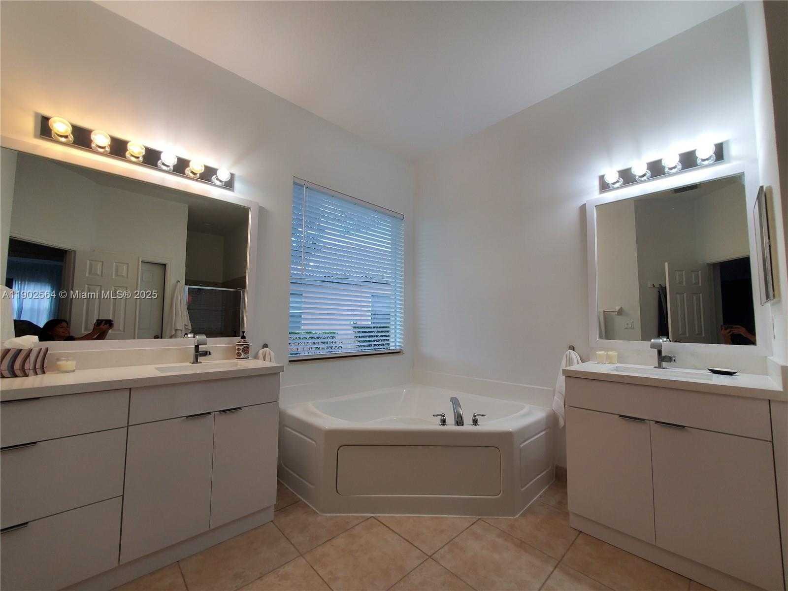 Small Image of 4337 LAUREL PL, Weston Number 19