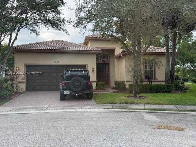 Small Image of 4337 LAUREL PL, Weston Number 2