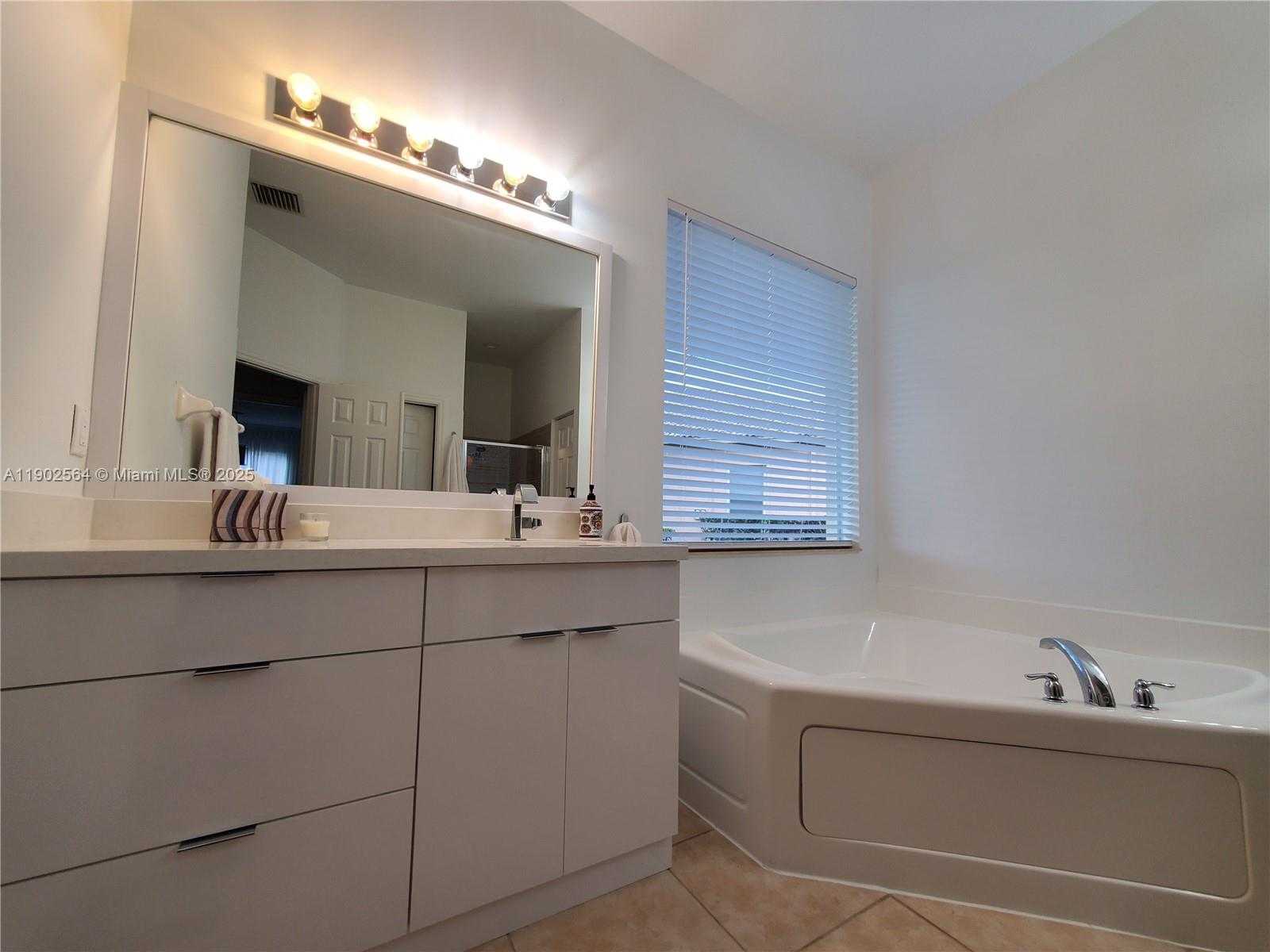 Small Image of 4337 LAUREL PL, Weston Number 20