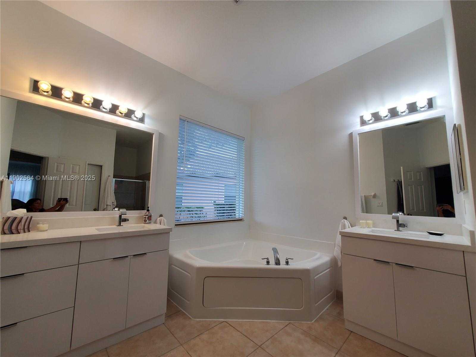 Small Image of 4337 LAUREL PL, Weston Number 21