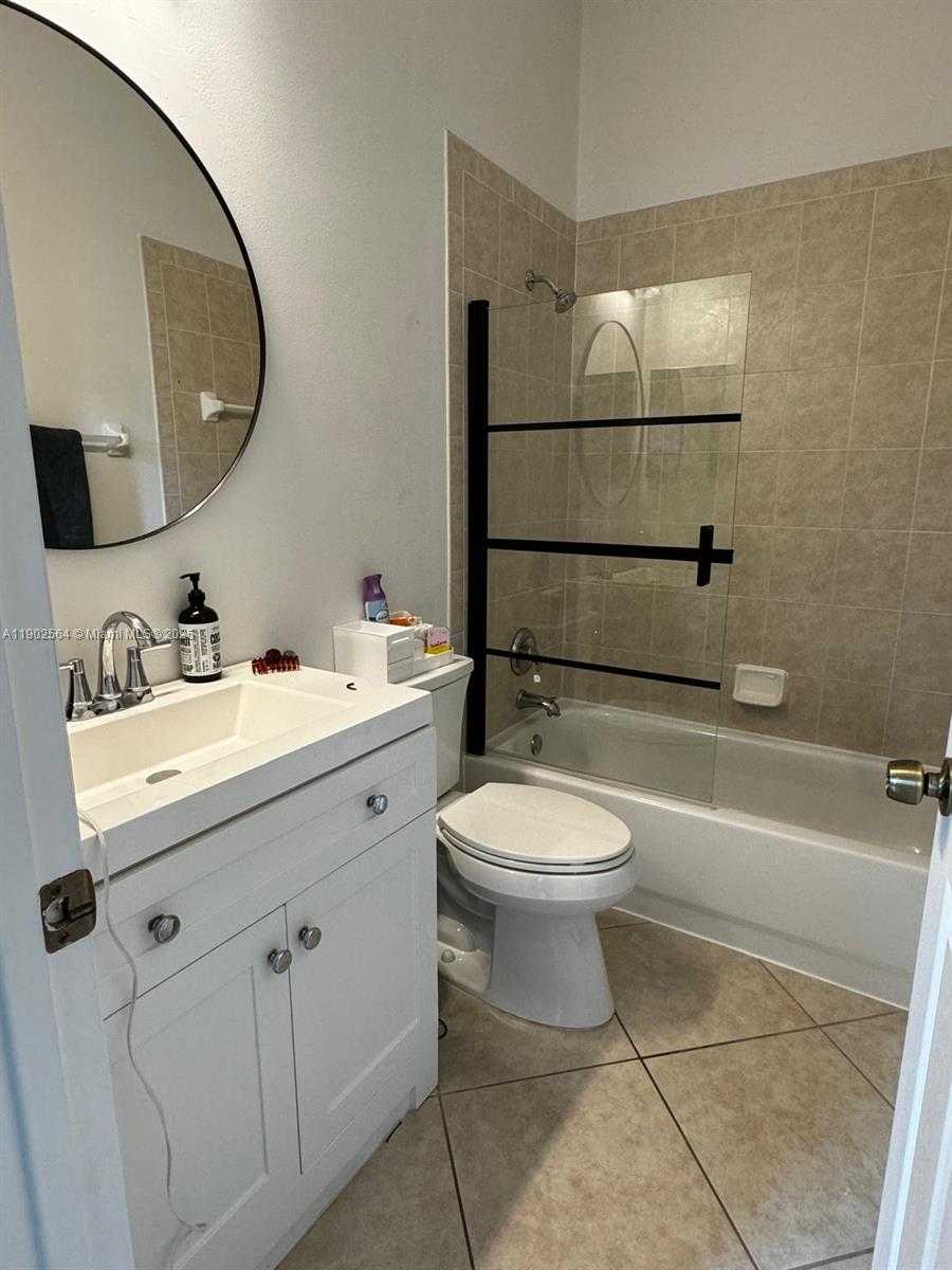 Small Image of 4337 LAUREL PL, Weston Number 25