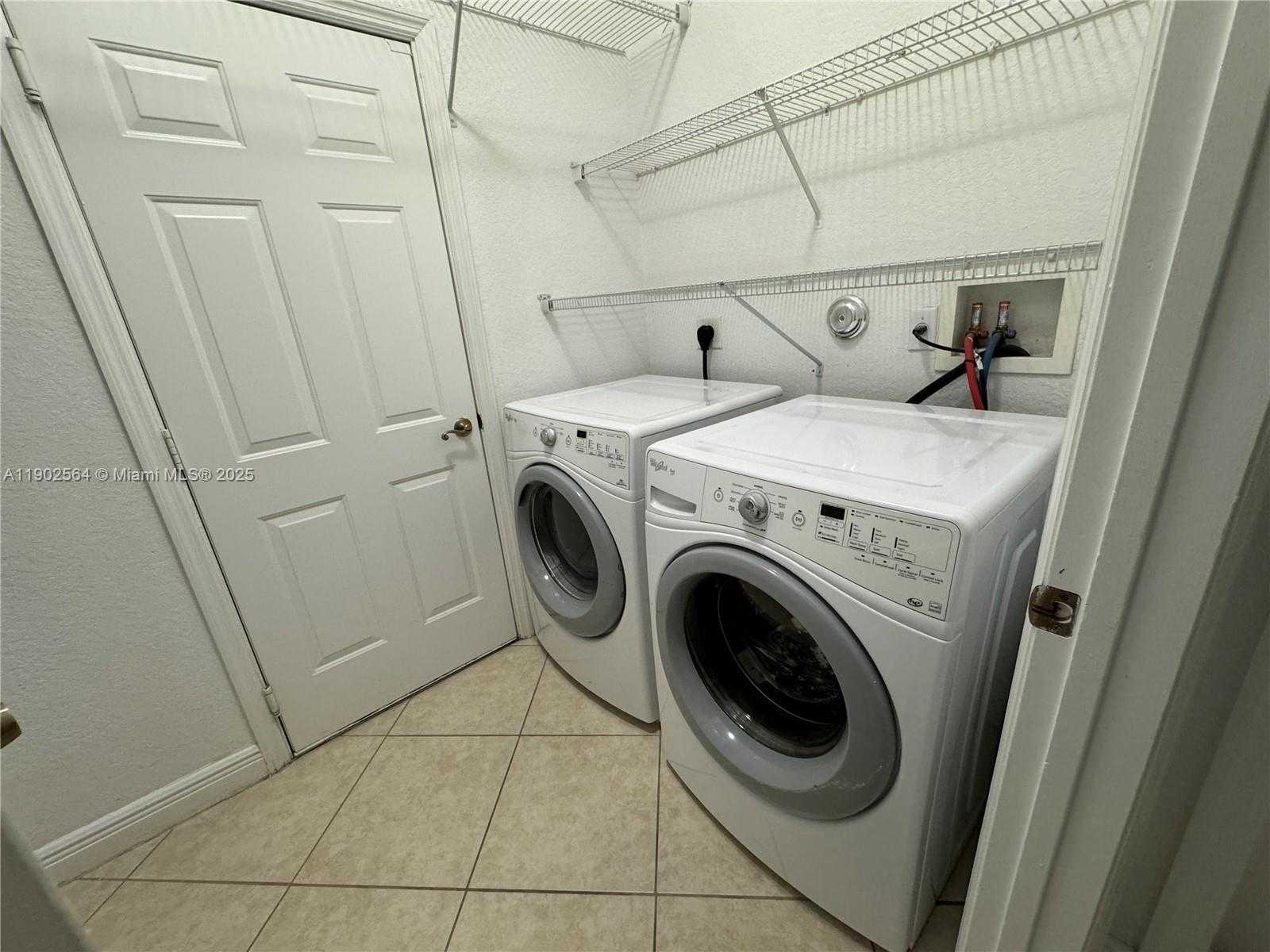 Small Image of 4337 LAUREL PL, Weston Number 30