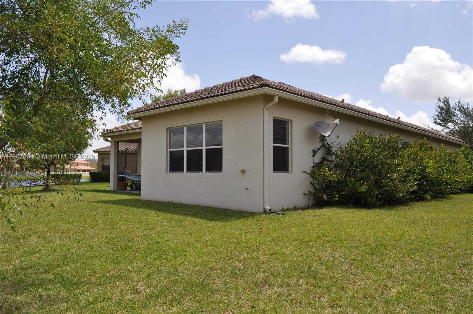 Small Image of 4337 LAUREL PL, Weston Number 33