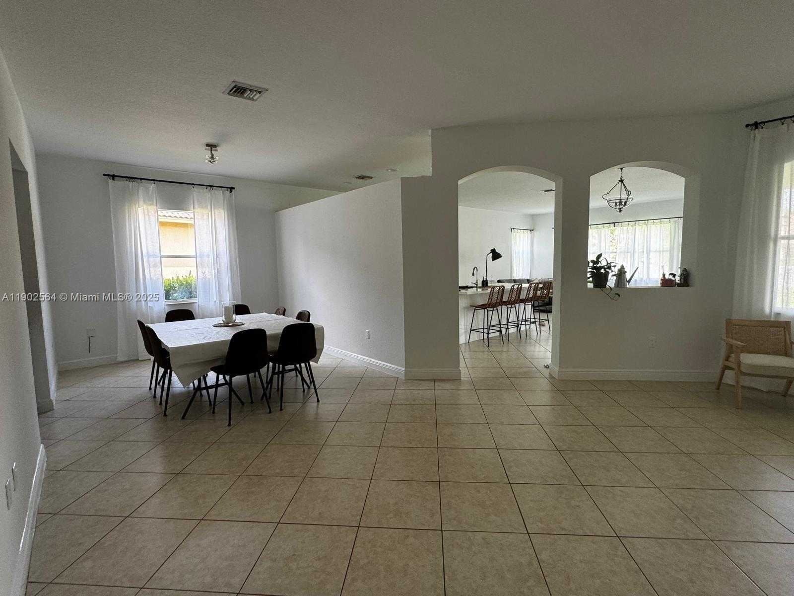 Small Image of 4337 LAUREL PL, Weston Number 6
