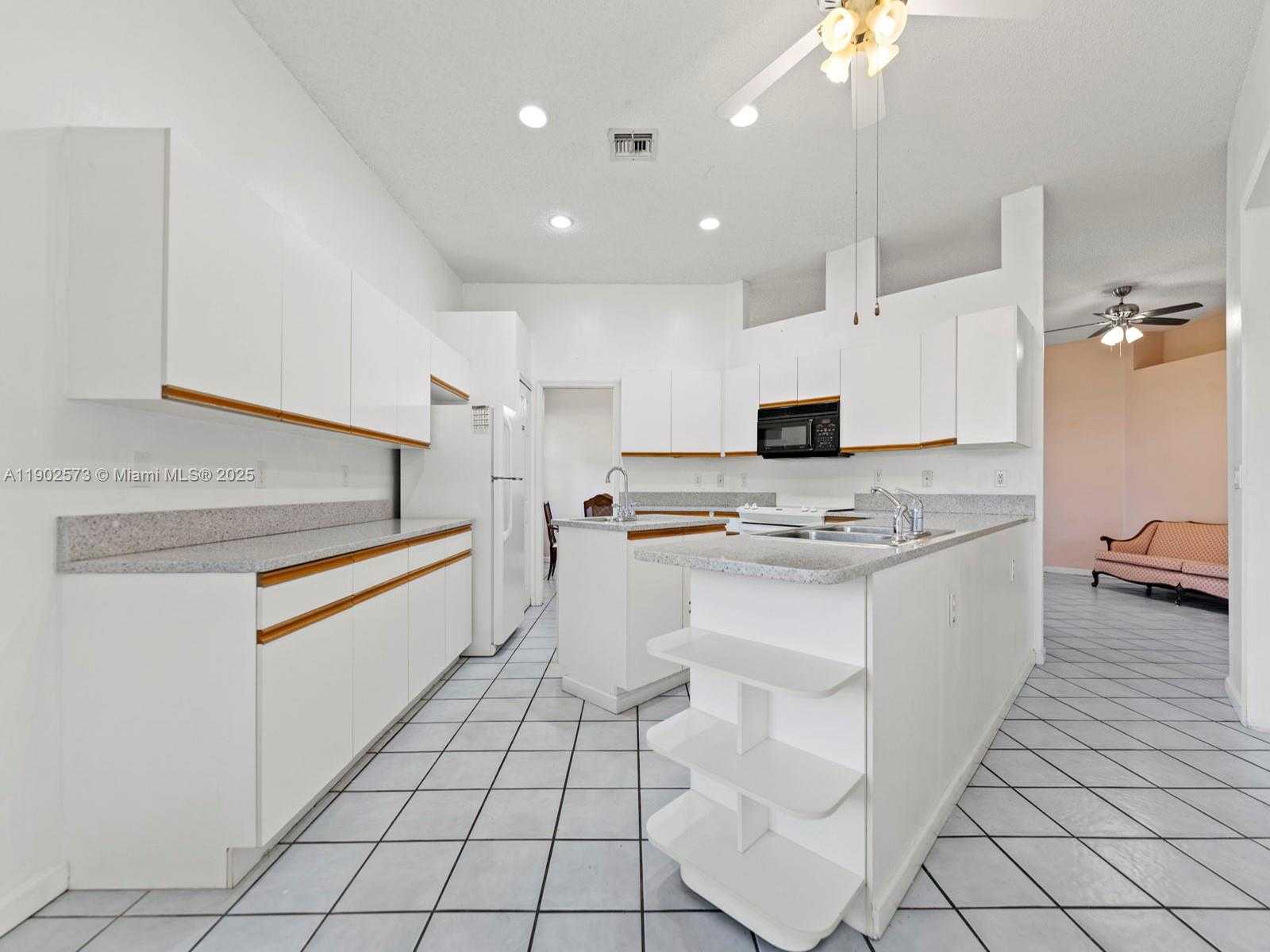 Small Image of 760 SOUTH EAST 23RD LN, Homestead Number 11