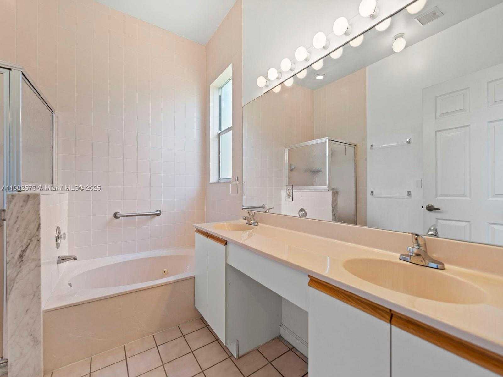 Small Image of 760 SOUTH EAST 23RD LN, Homestead Number 17