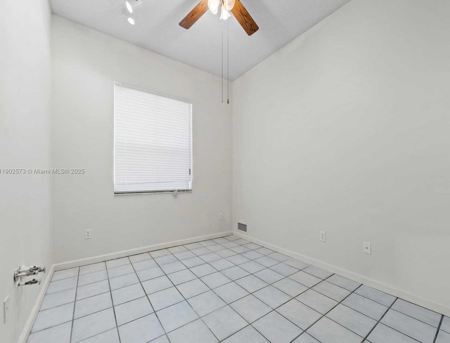 Small Image of 760 SOUTH EAST 23RD LN, Homestead Number 24