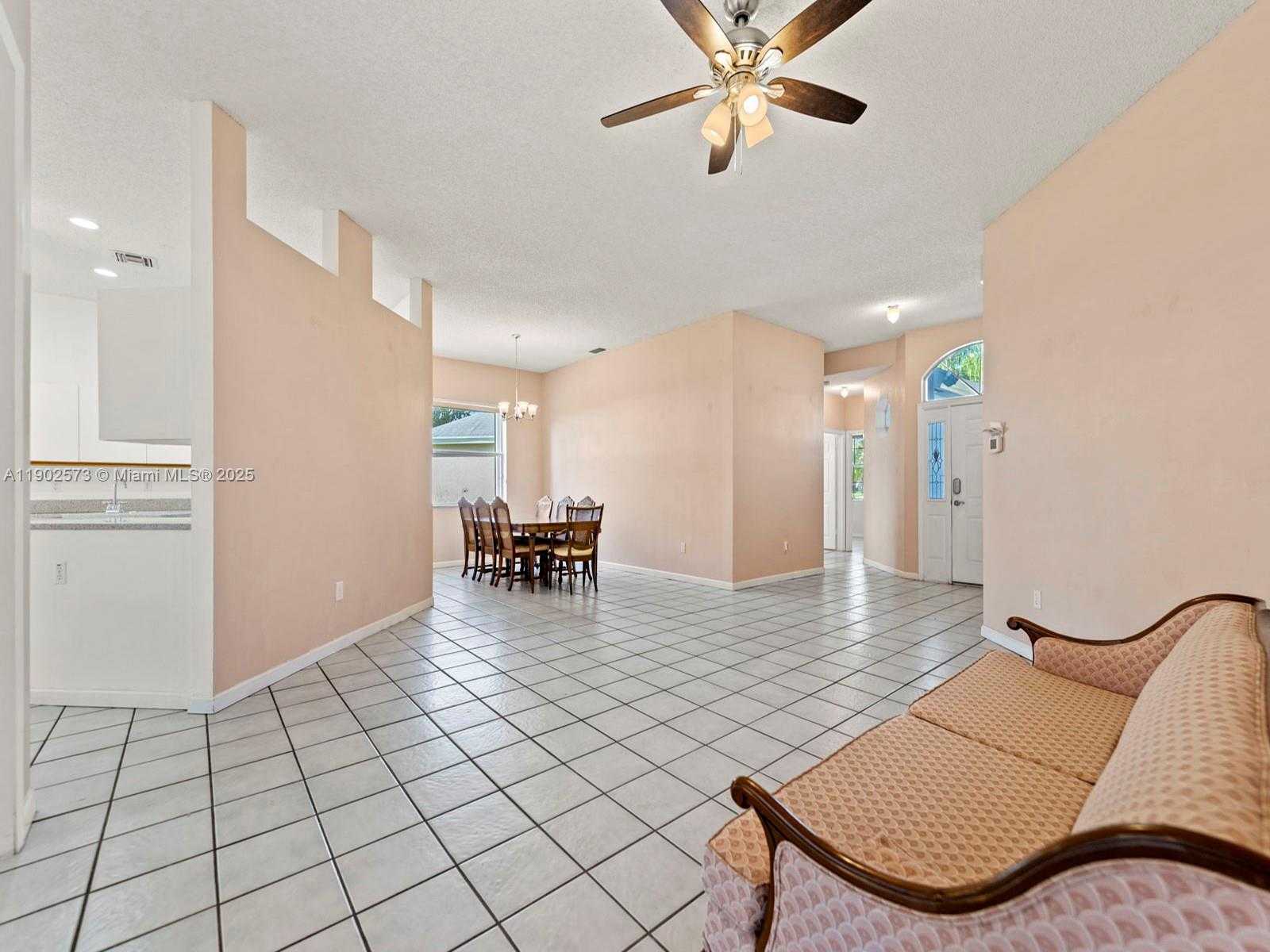 Small Image of 760 SOUTH EAST 23RD LN, Homestead Number 4