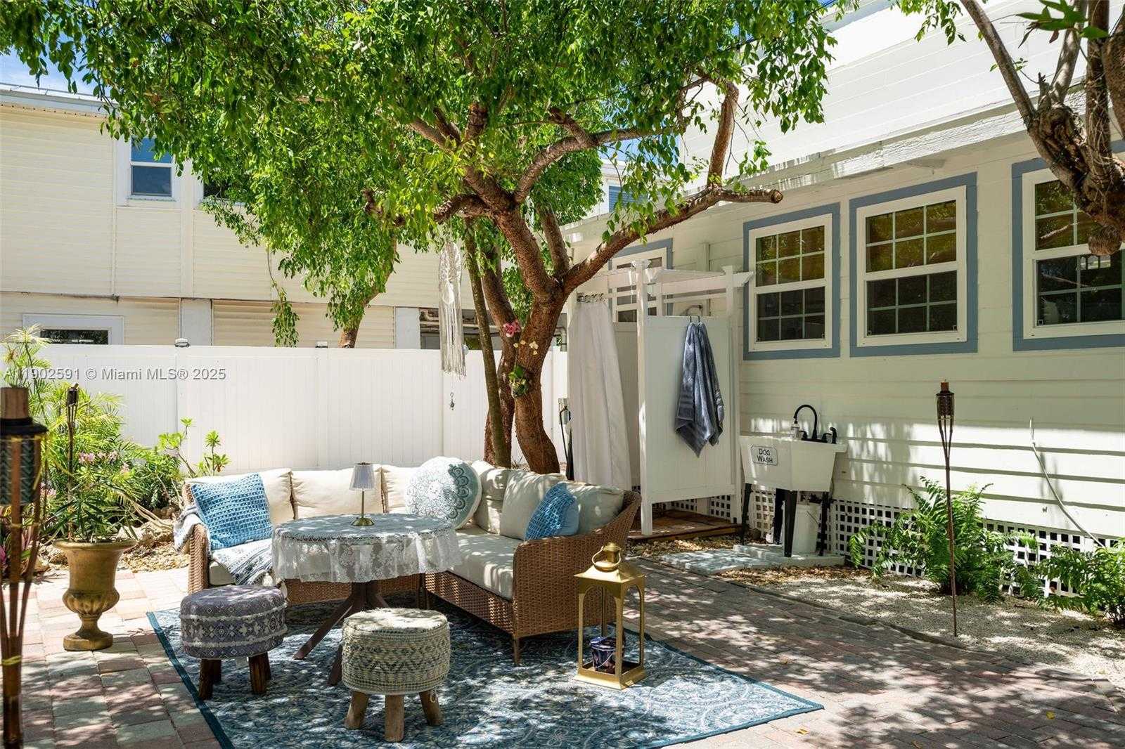 Small Image of 7 BARCELONA DR BIG COPPITT, Key West Number 10