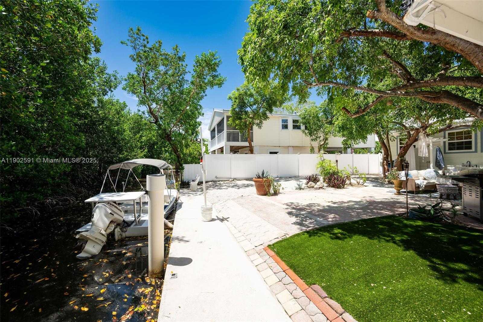 Small Image of 7 BARCELONA DR BIG COPPITT, Key West Number 11