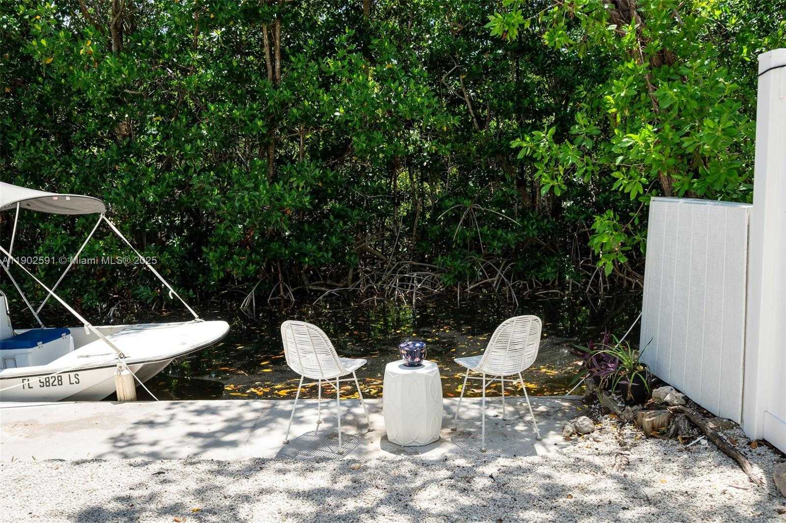 Small Image of 7 BARCELONA DR BIG COPPITT, Key West Number 18