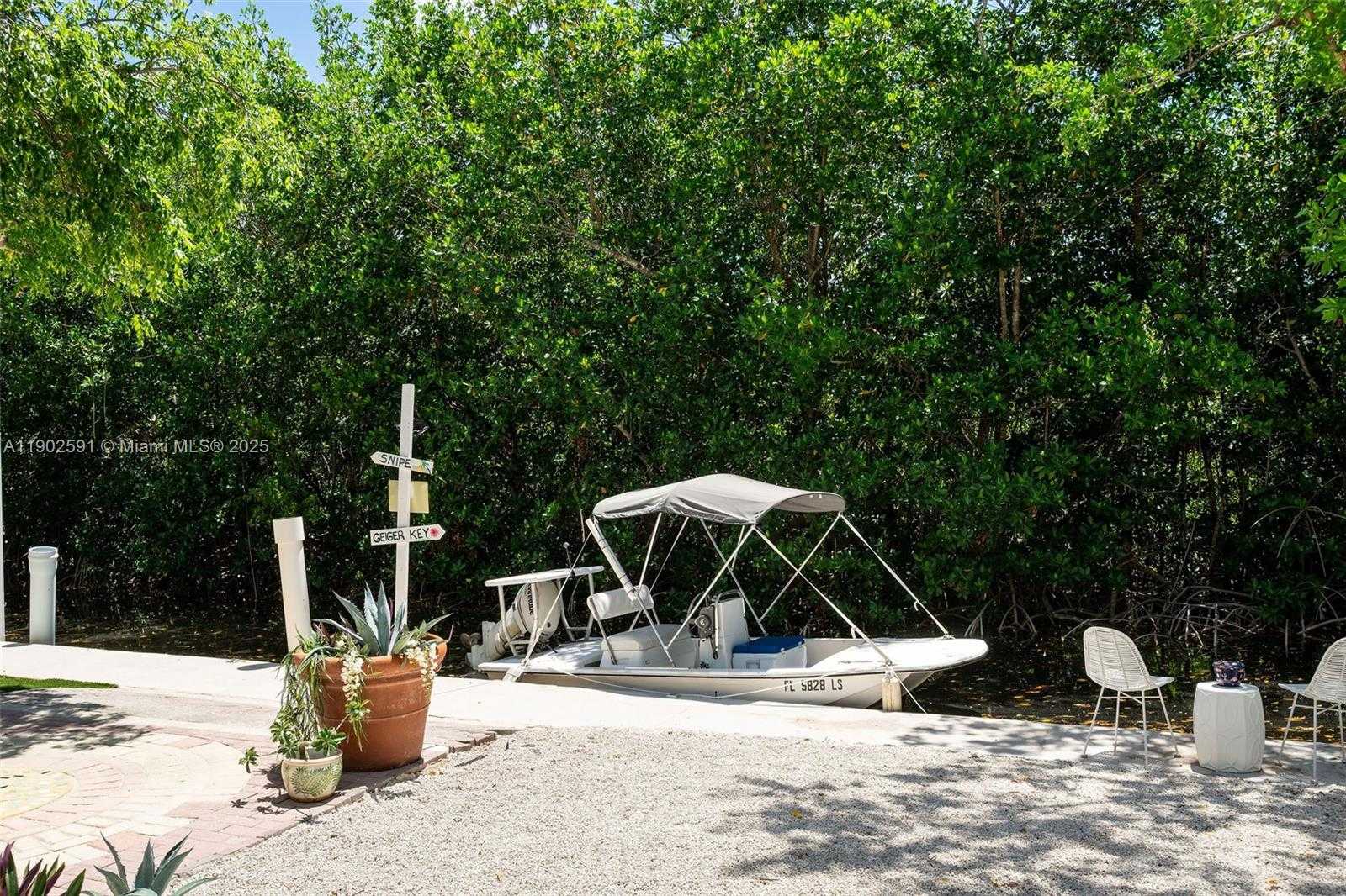 Small Image of 7 BARCELONA DR BIG COPPITT, Key West Number 19