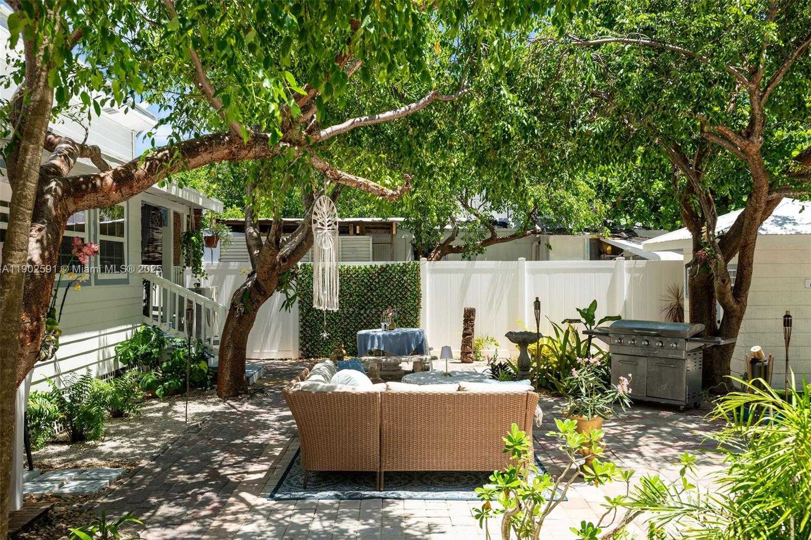 Small Image of 7 BARCELONA DR BIG COPPITT, Key West Number 20