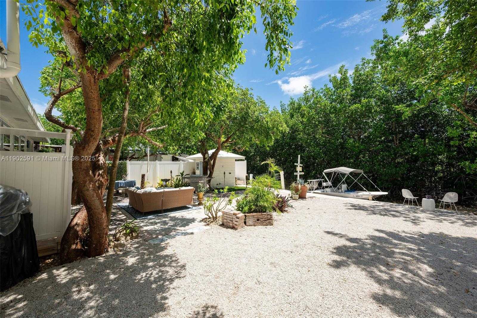 Small Image of 7 BARCELONA DR BIG COPPITT, Key West Number 21