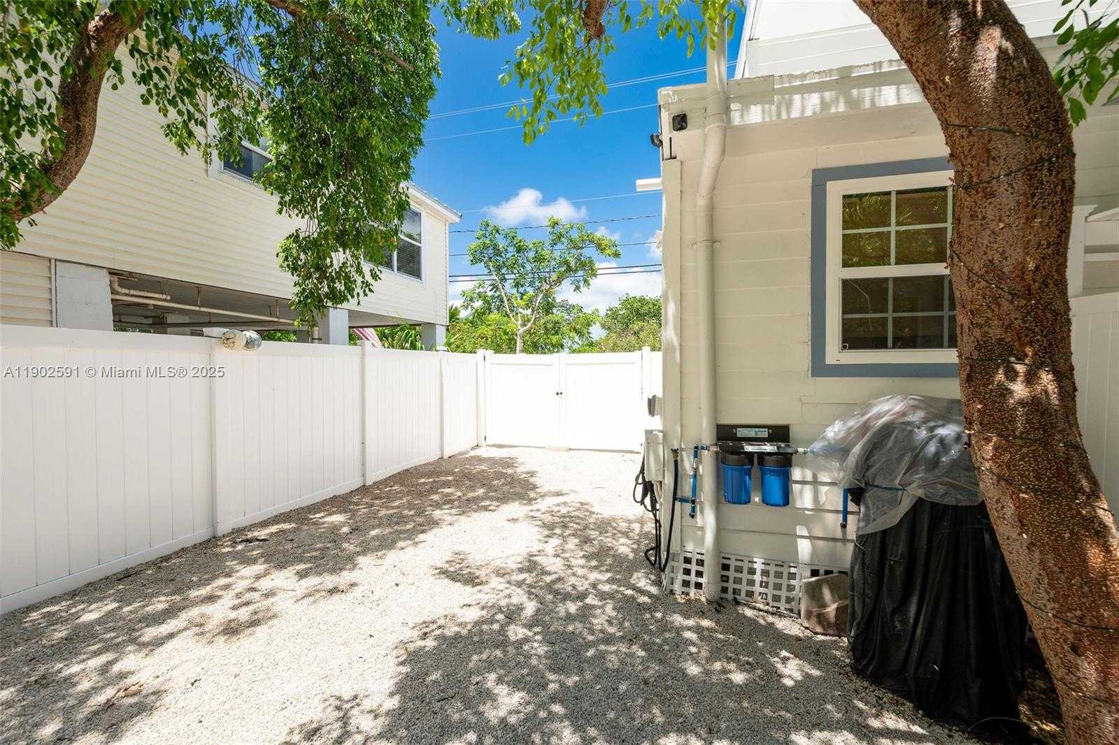 Small Image of 7 BARCELONA DR BIG COPPITT, Key West Number 22