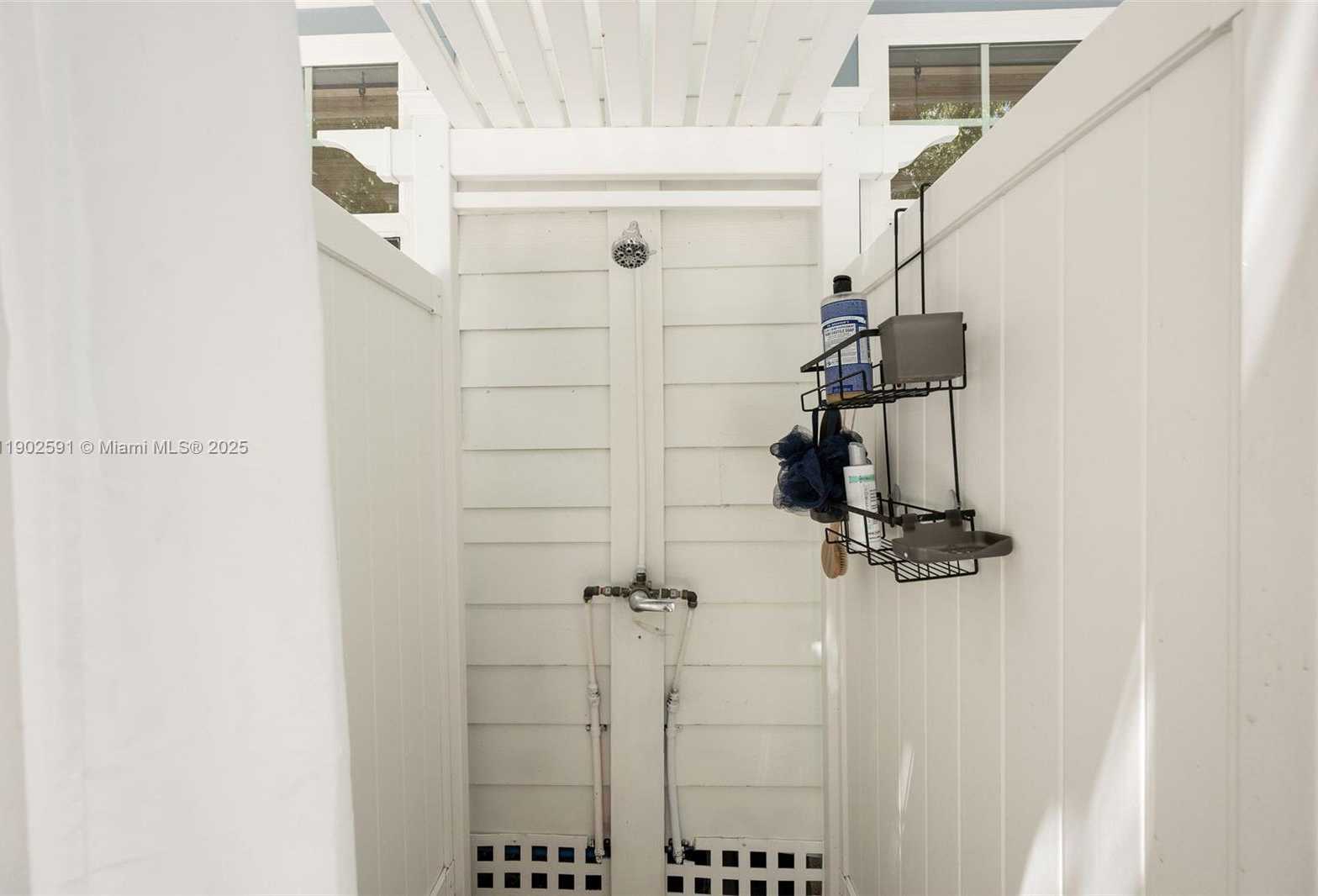 Small Image of 7 BARCELONA DR BIG COPPITT, Key West Number 23