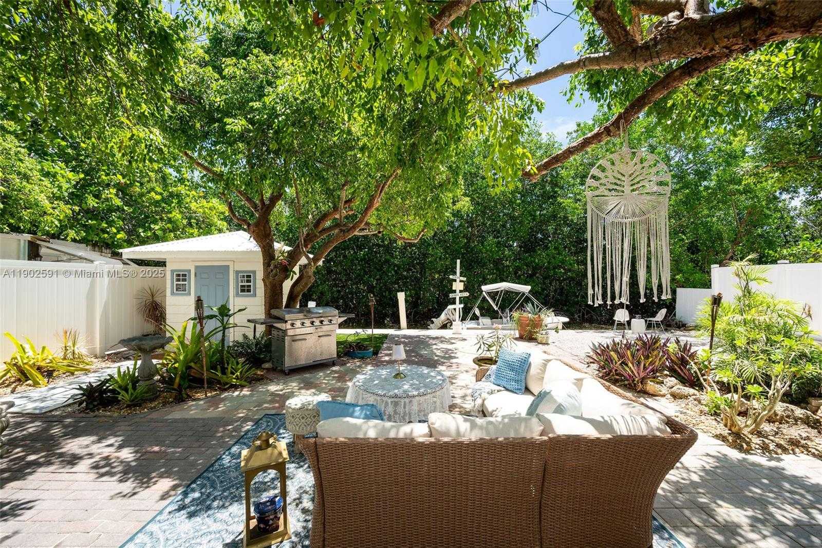 Small Image of 7 BARCELONA DR BIG COPPITT, Key West Number 25