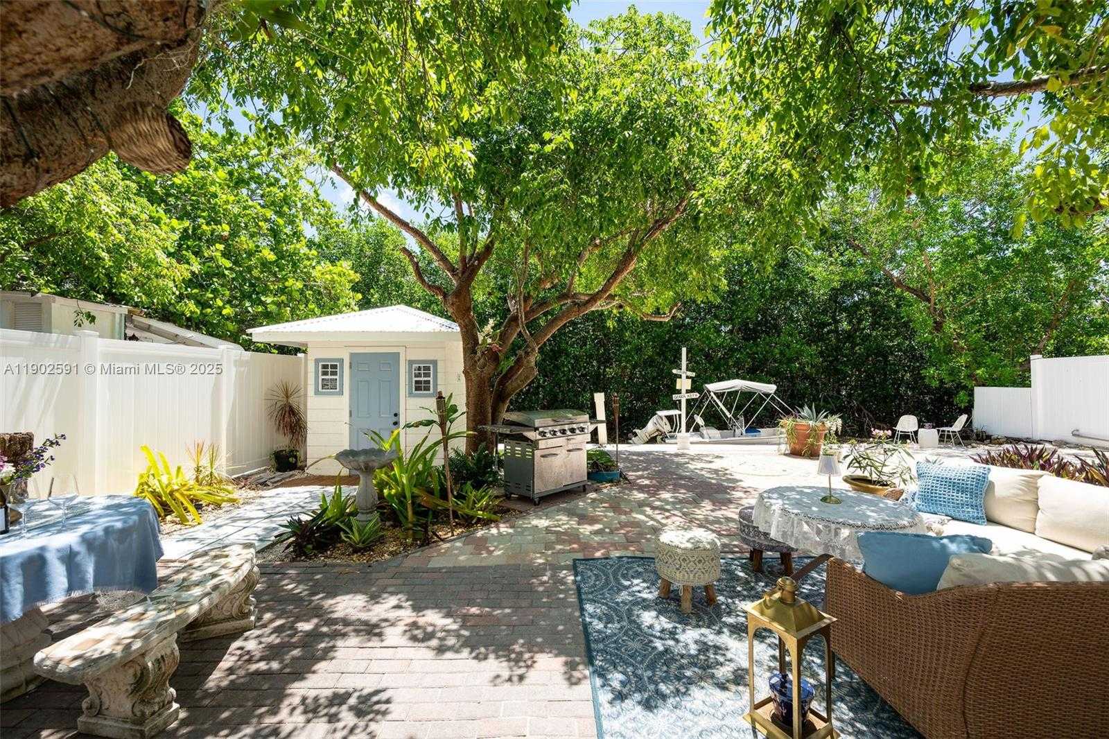 Small Image of 7 BARCELONA DR BIG COPPITT, Key West Number 26